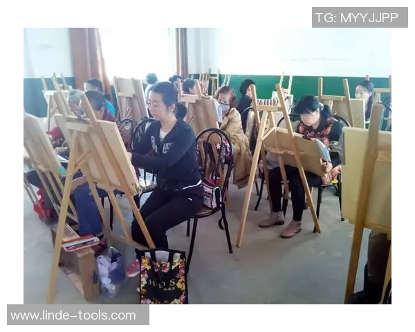 女足球明星素描画展现她们的风采与力量,传递女性体育的无限魅力与激情 女足球明星素描画展现她们的风采与力量,传递女性体育的无限魅力与激情